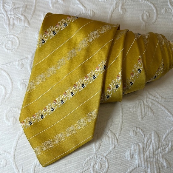Vintage‎ Silk Gold Brioni Necktie with Floral Filigree Details. - Picture 1 of 6